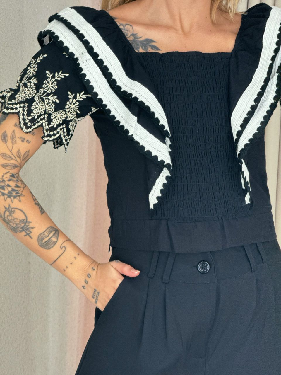 BLUSA FABIANA LASTEX BORDADA PRETA