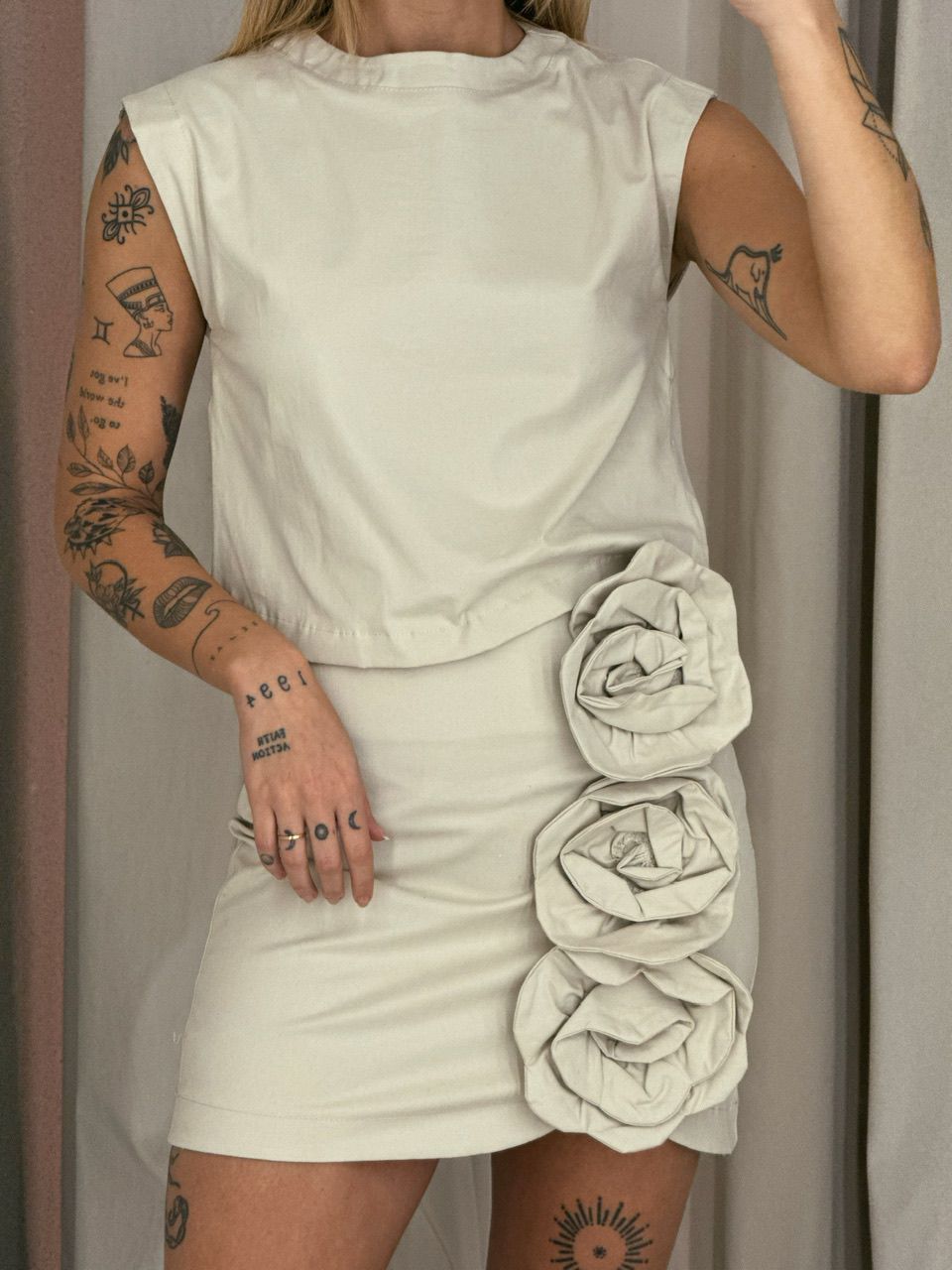 CONJUNTO AMELIA FLOR SAIA NUDE