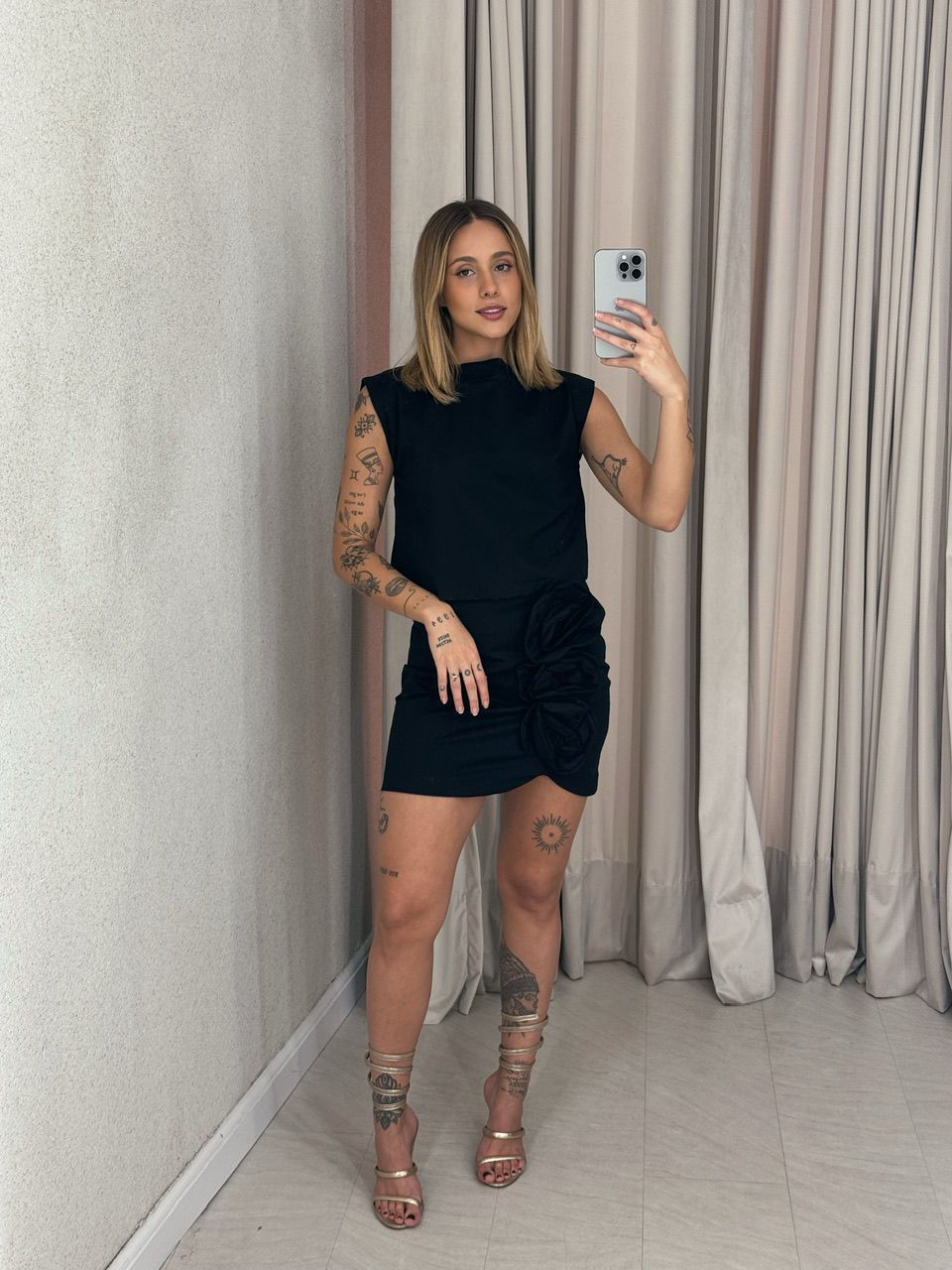 CONJUNTO AMELIA FLOR SAIA PRETO - 0056870032 - CAROLLA FERRARO
