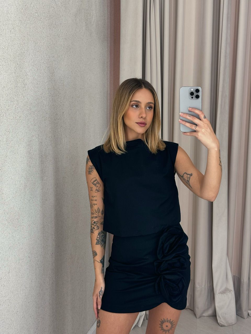 CONJUNTO AMELIA FLOR SAIA PRETO