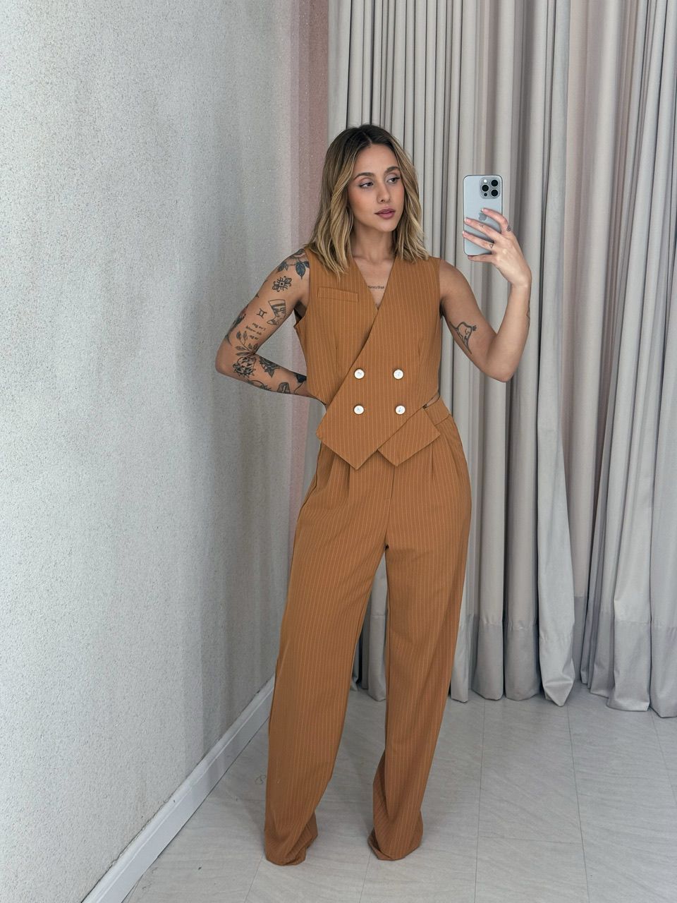 CONJUNTO ANGEL RISCA DE GIZ CARAMELO - 0056830095 - CAROLLA FERRARO