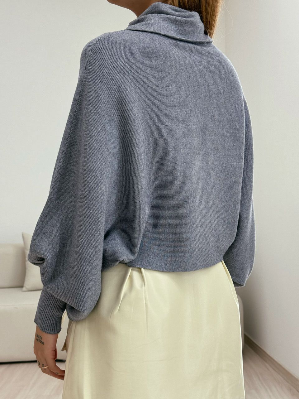 BLUSA MODAL GOLA ALTA CINZA