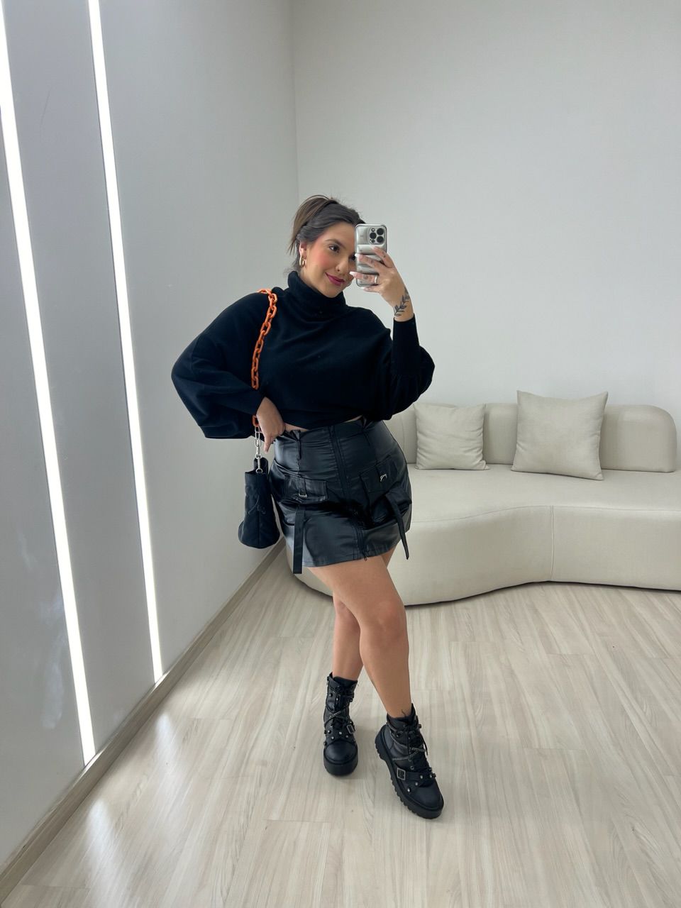BLUSA MODAL GOLA ALTA PRETA