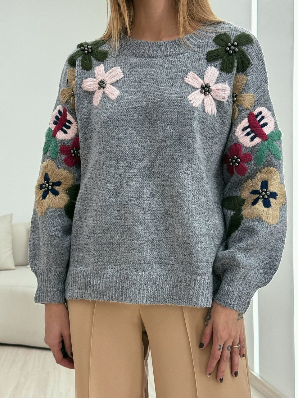 TRICOT FLOR BORDADA CINZA