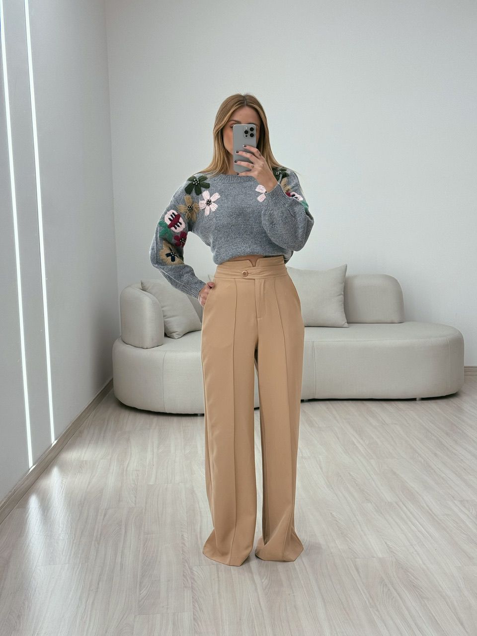 TRICOT FLOR BORDADA CINZA