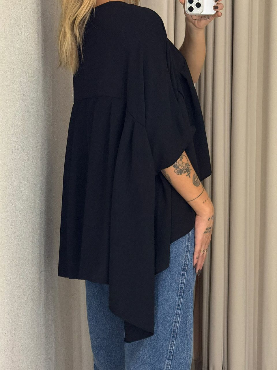 BLUSA MAGALI CAPA PRETA
