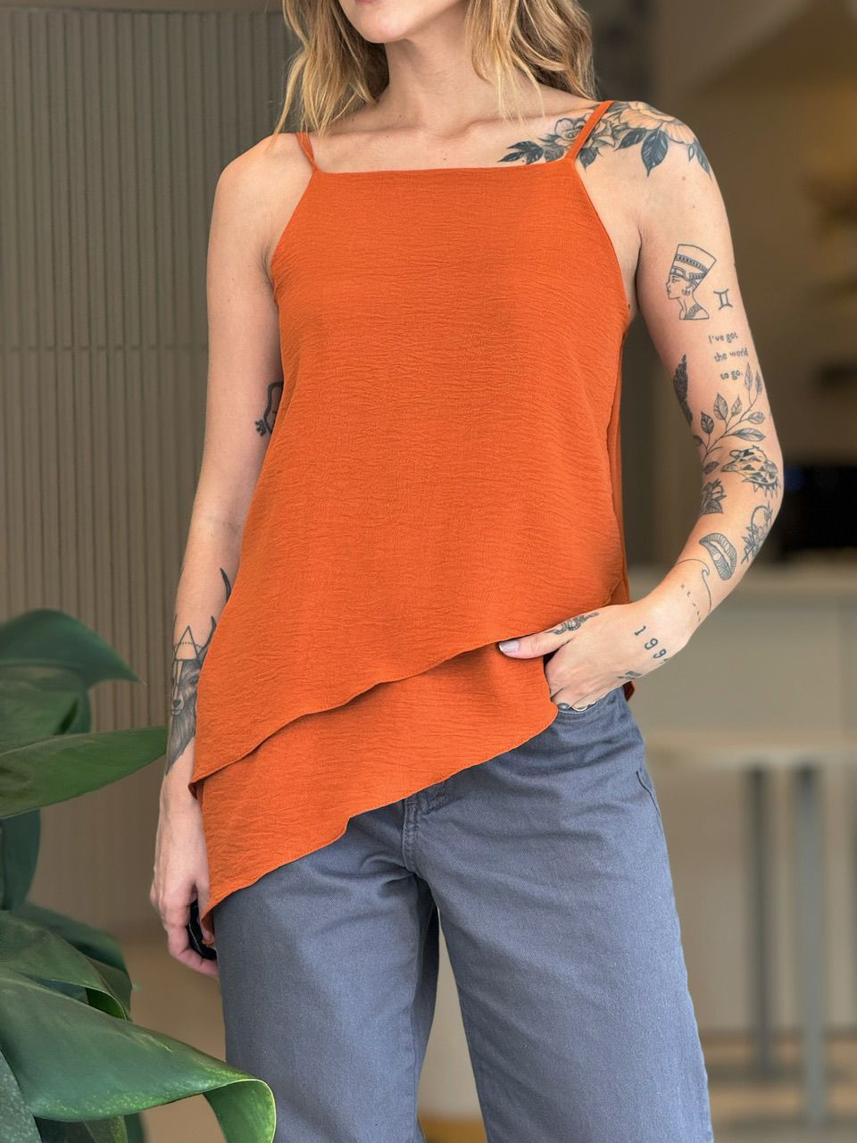 BLUSA ASSIMÉTRICA ALÇA CARAMELO