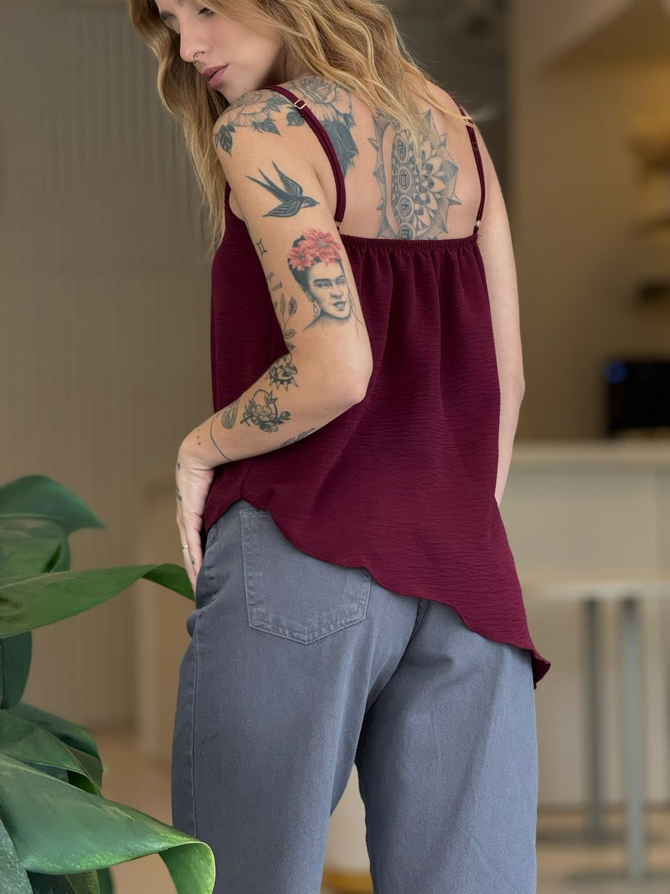 BLUSA ASSIMÉTRICA ALÇA MARSALA
