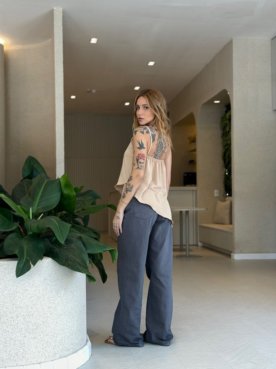 BLUSA ASSIMÉTRICA ALÇA NUDE