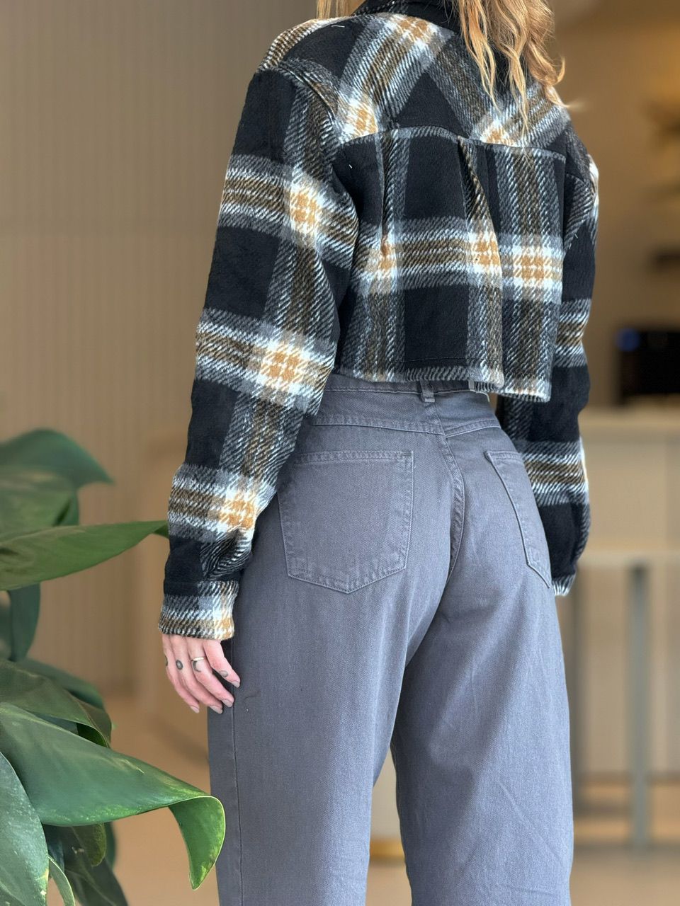 CAMISA CROPPED XADREZ PRETA