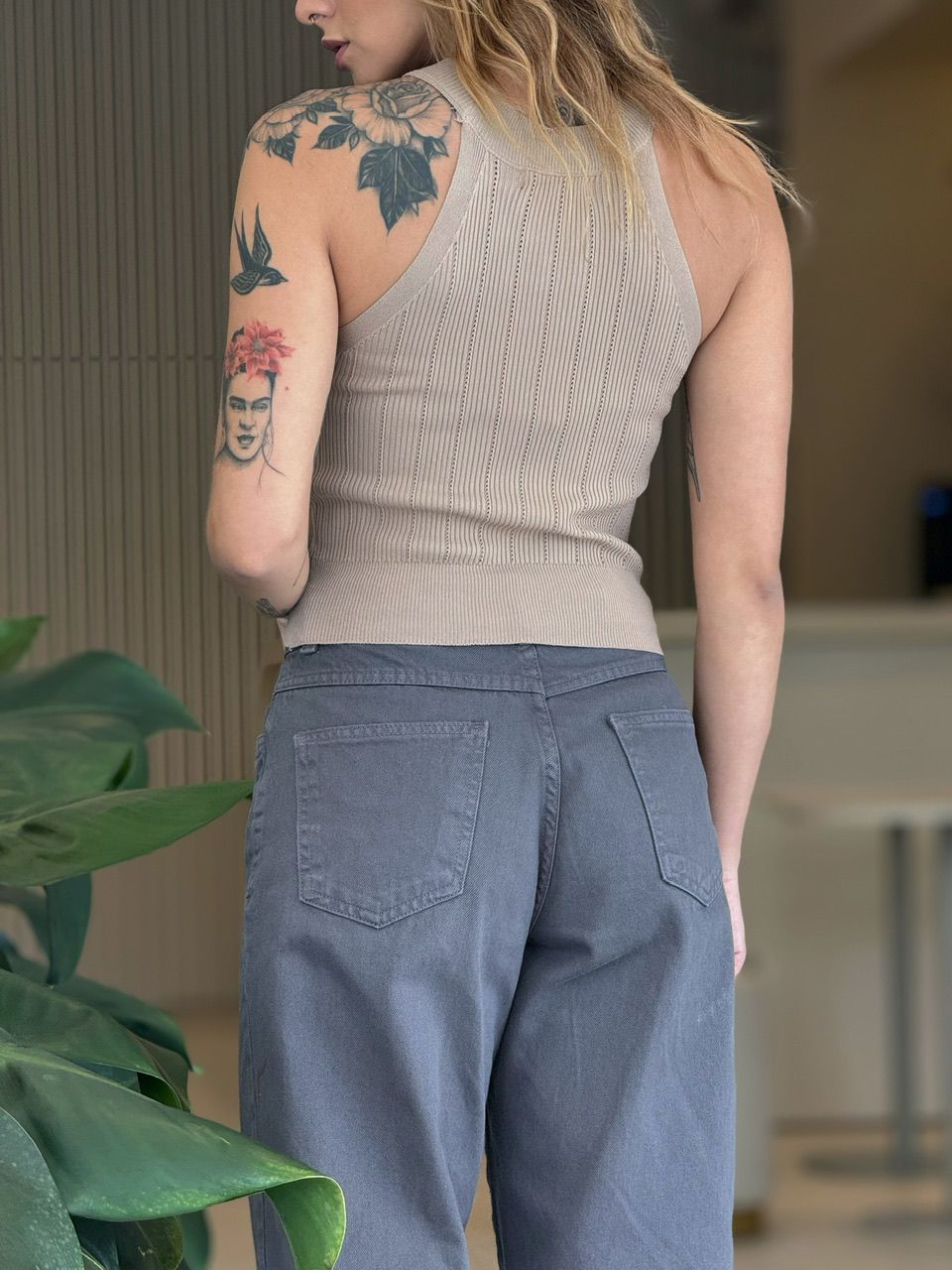 CROPPED BOTÕES DOURADOS NUDE