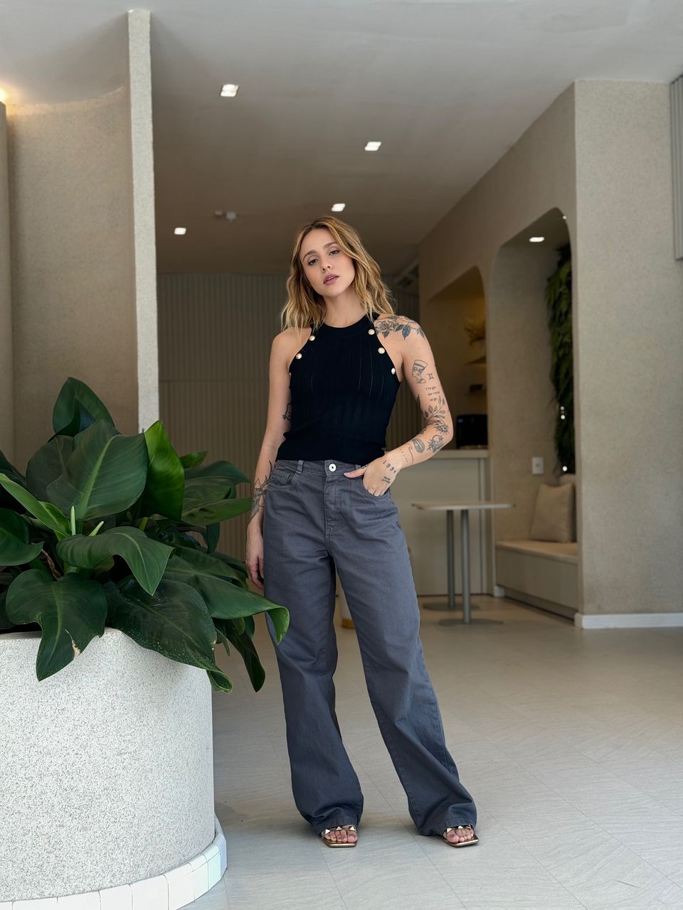 CROPPED BOTÕES DOURADOS PRETO - 0051800032 - CAROLLA FERRARO