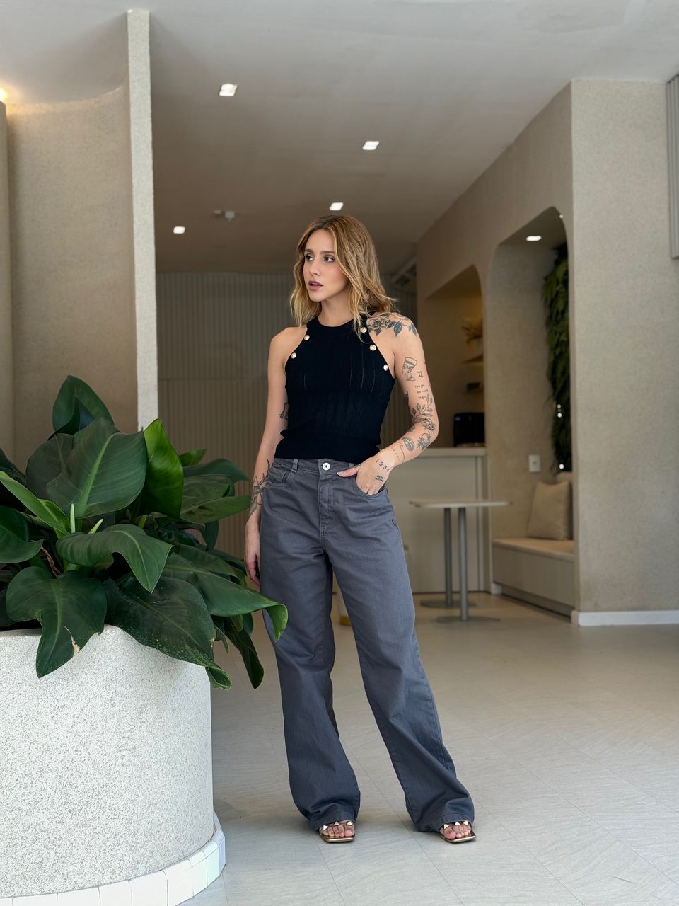 CROPPED BOTÕES DOURADOS PRETO