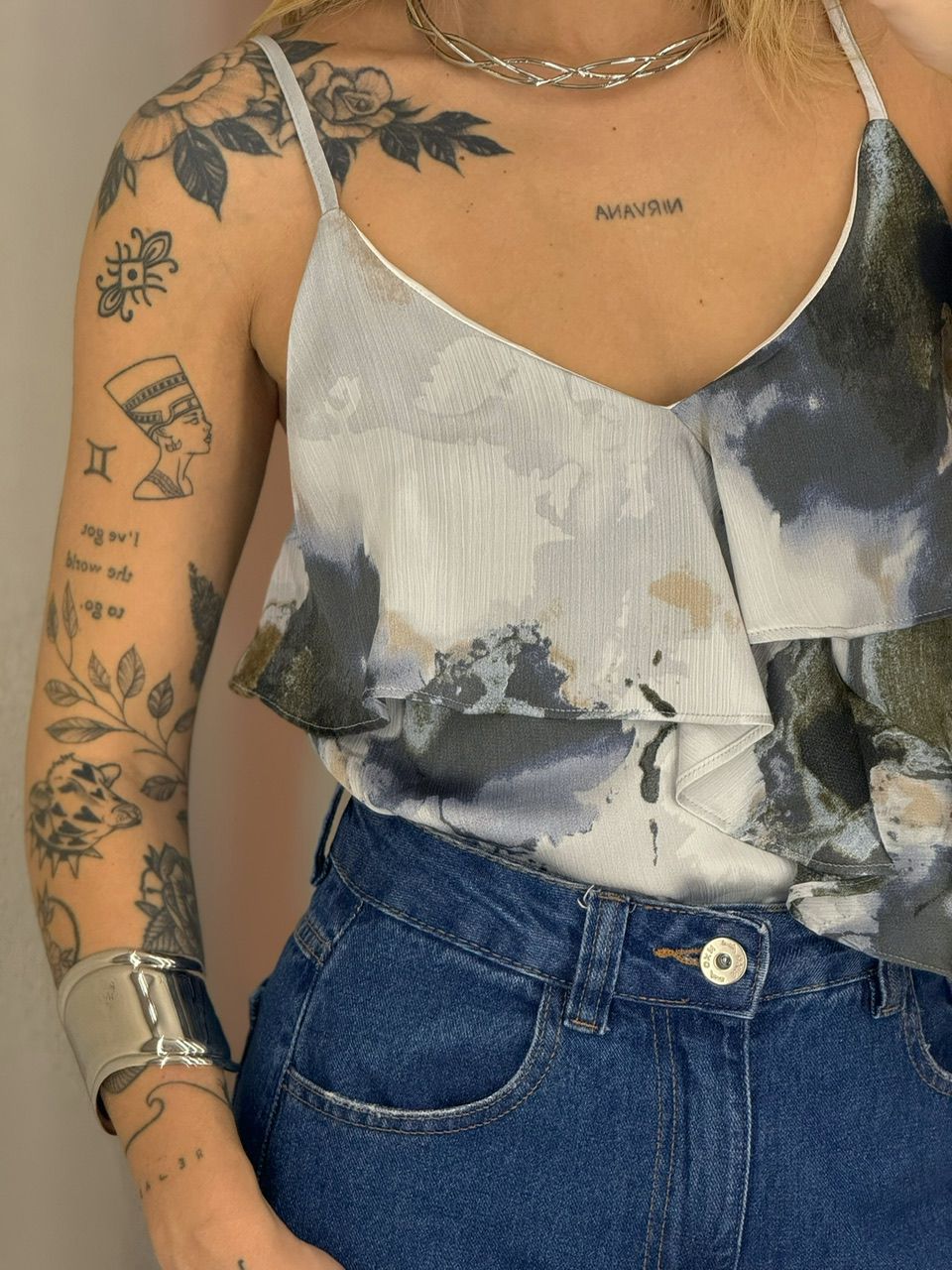 BLUSA BIA ESTAMPADA CINZA