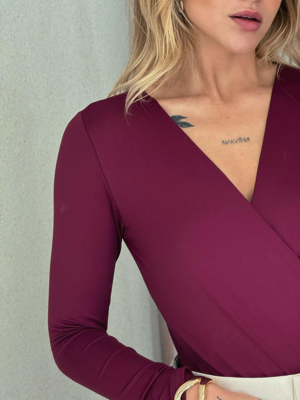 BODY TRESPASSADO MANGA LONGA CHERRY RED