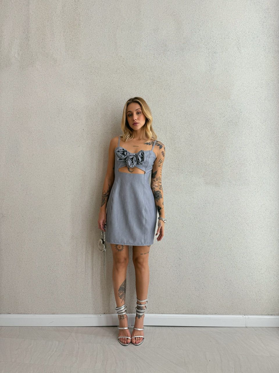 VESTIDO CATARINA FLOR CINZA