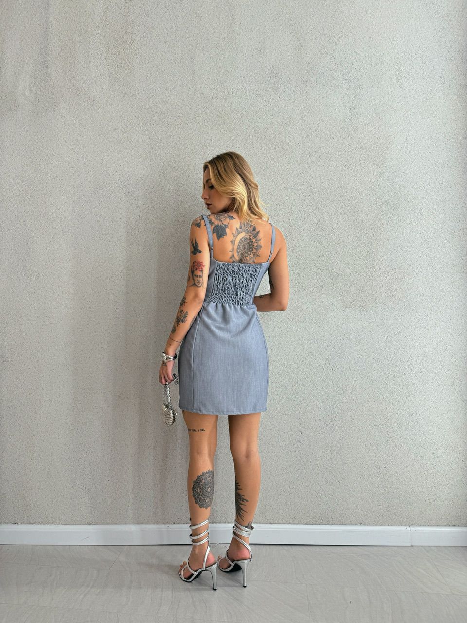 VESTIDO CATARINA FLOR CINZA