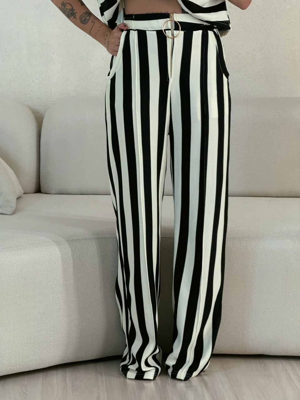 CALÇA ISABELA LISTRAS PRETA