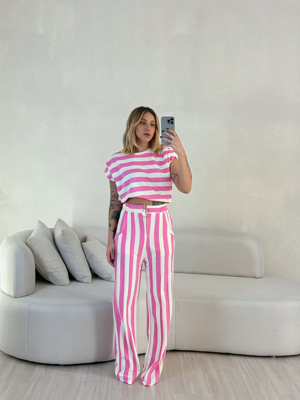 CALÇA ISABELA LISTRAS ROSA