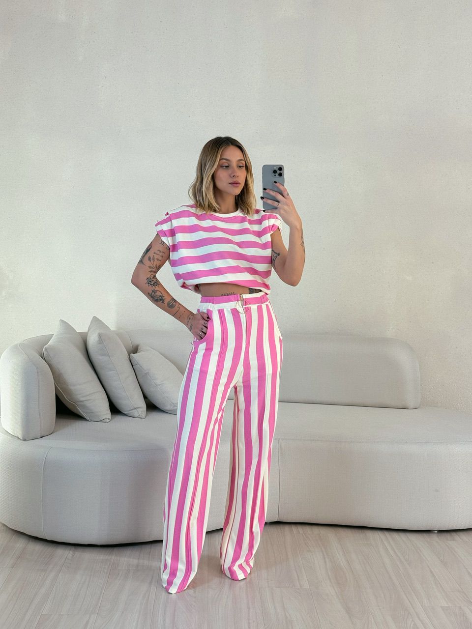 CALÇA ISABELA LISTRAS ROSA