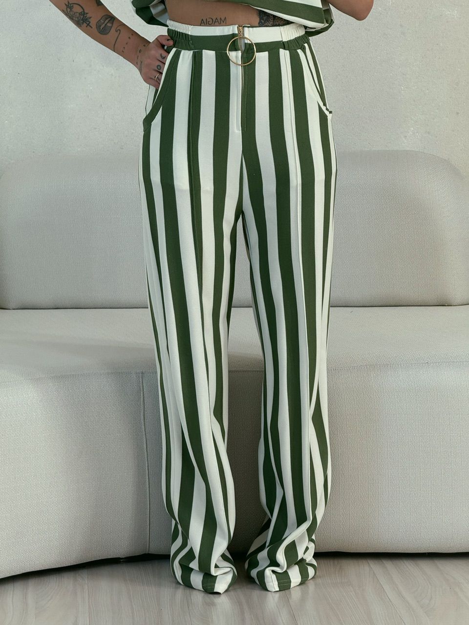 CALÇA ISABELA LISTRAS VERDE