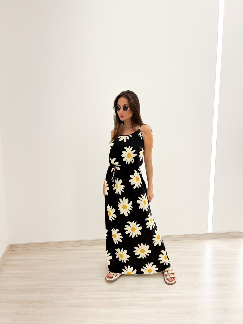 VESTIDO MARGARIDAS ALCINHA PRETO
