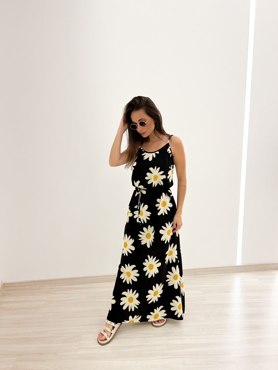 VESTIDO MARGARIDAS ALCINHA PRETO
