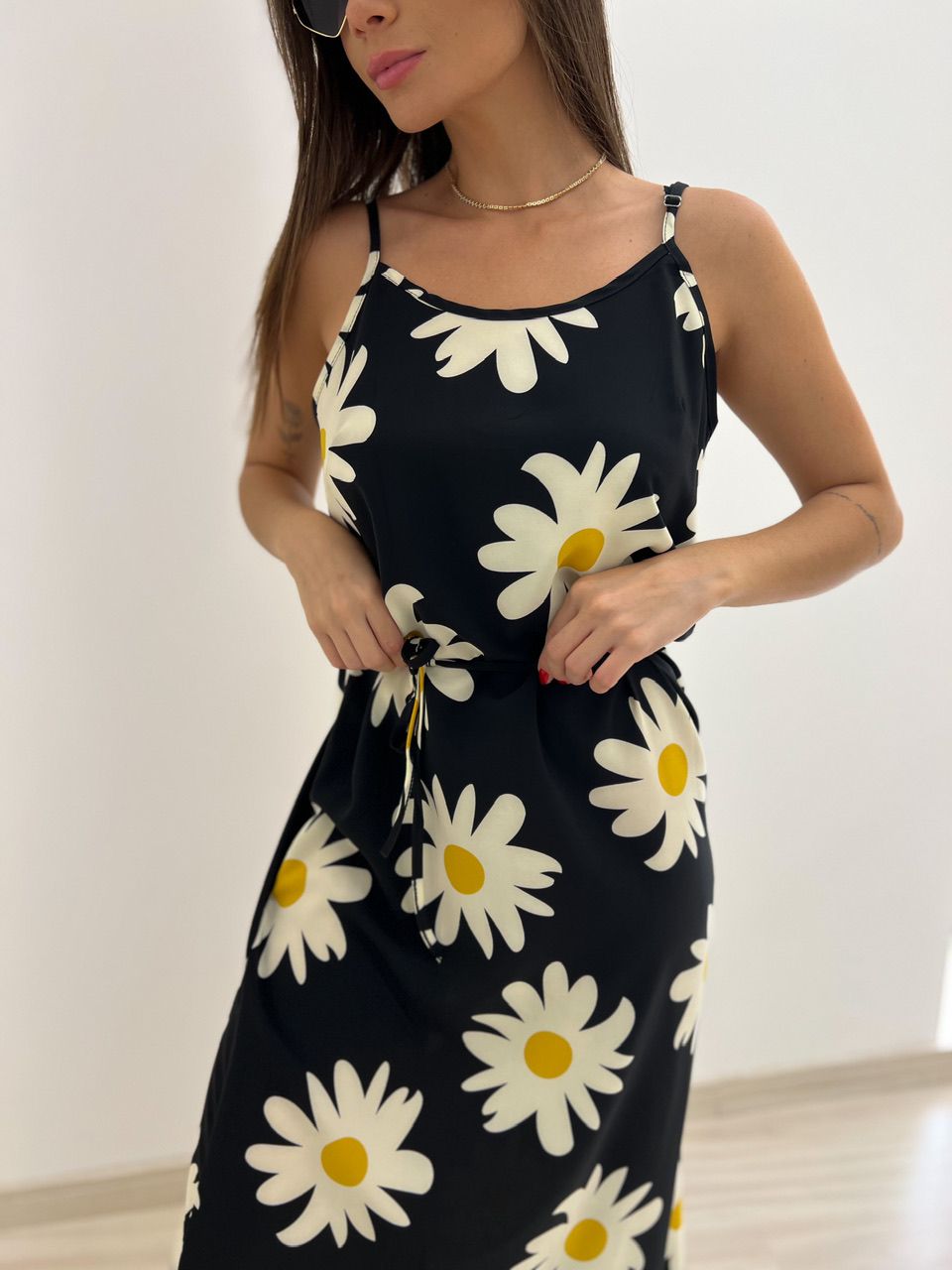 VESTIDO MARGARIDAS ALCINHA PRETO