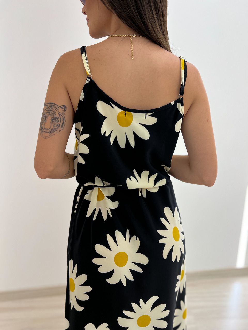VESTIDO MARGARIDAS ALCINHA PRETO