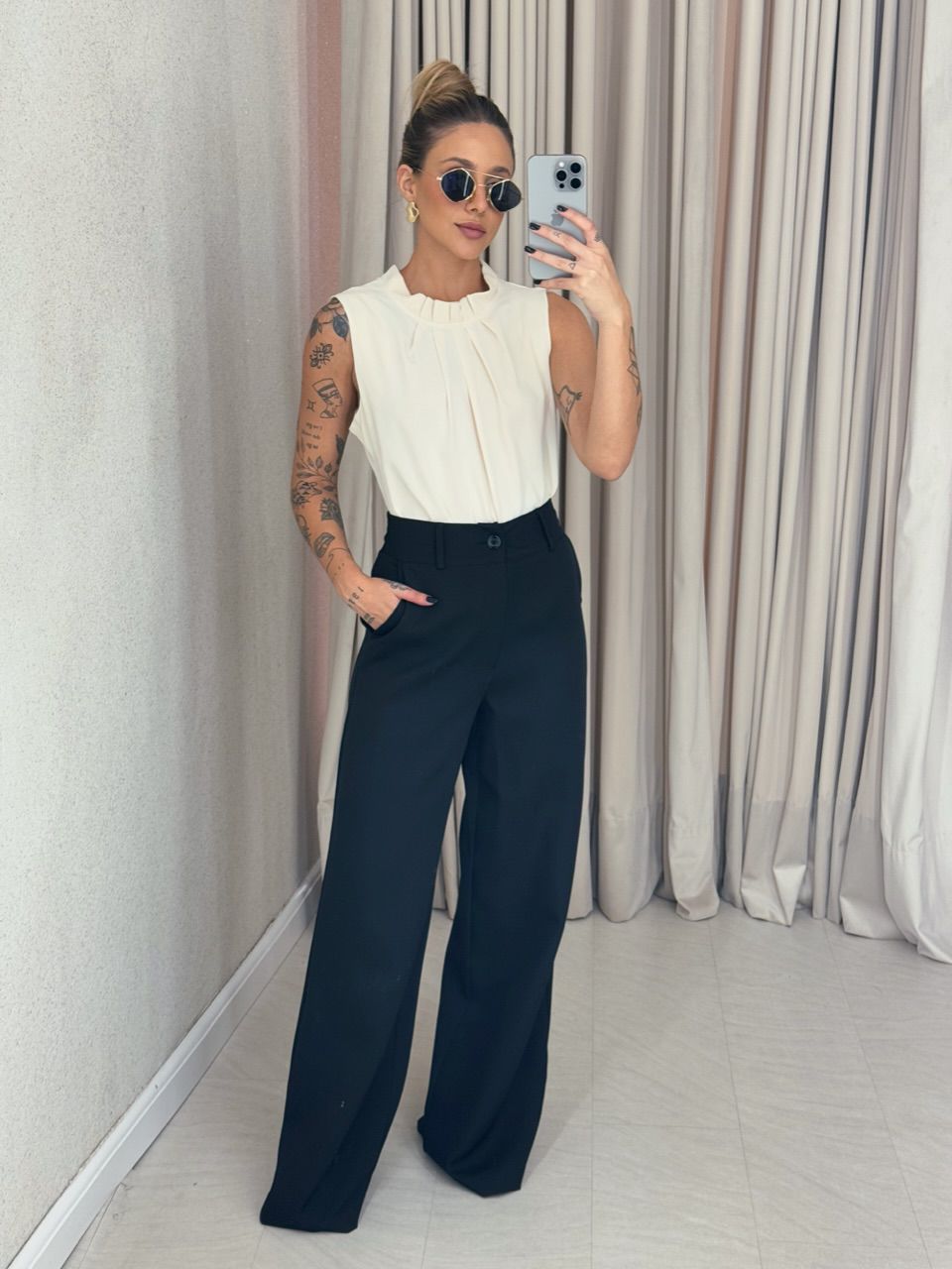 BLUSA FABRICIA CAVADA AREIA - 0060860110 - CAROLLA FERRARO