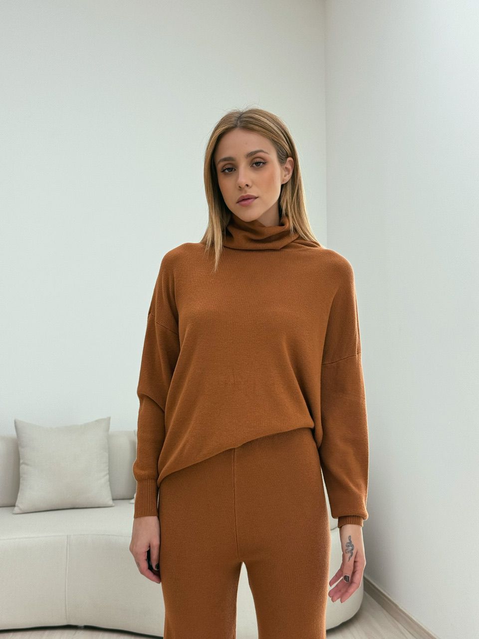 CONJUNTO MODAL GOLA ALTA CARAMELO