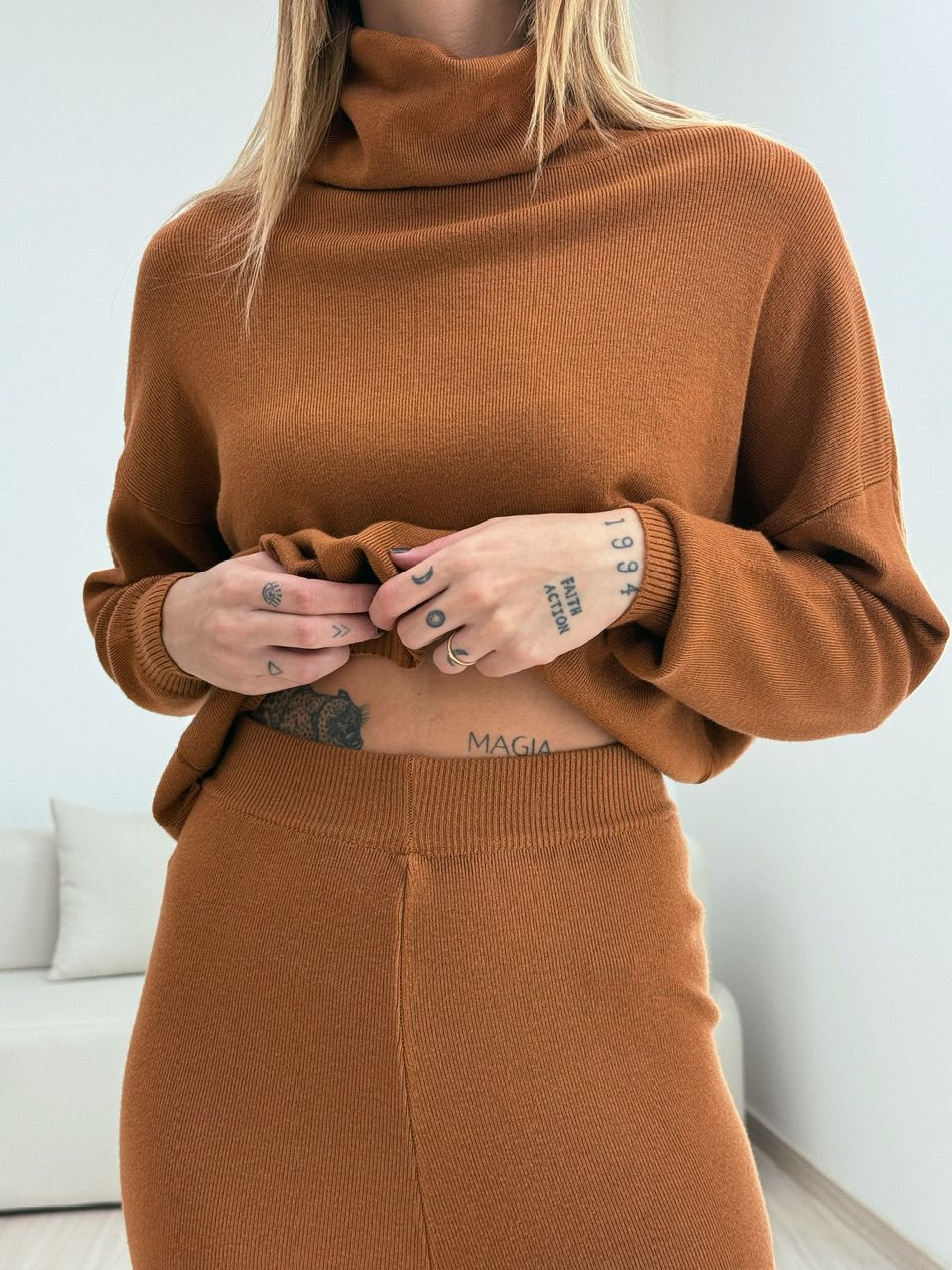 CONJUNTO MODAL GOLA ALTA CARAMELO