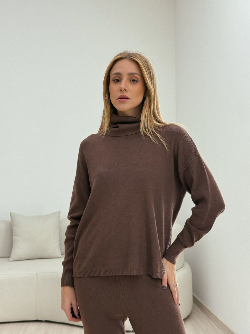 CONJUNTO MODAL GOLA ALTA MARROM