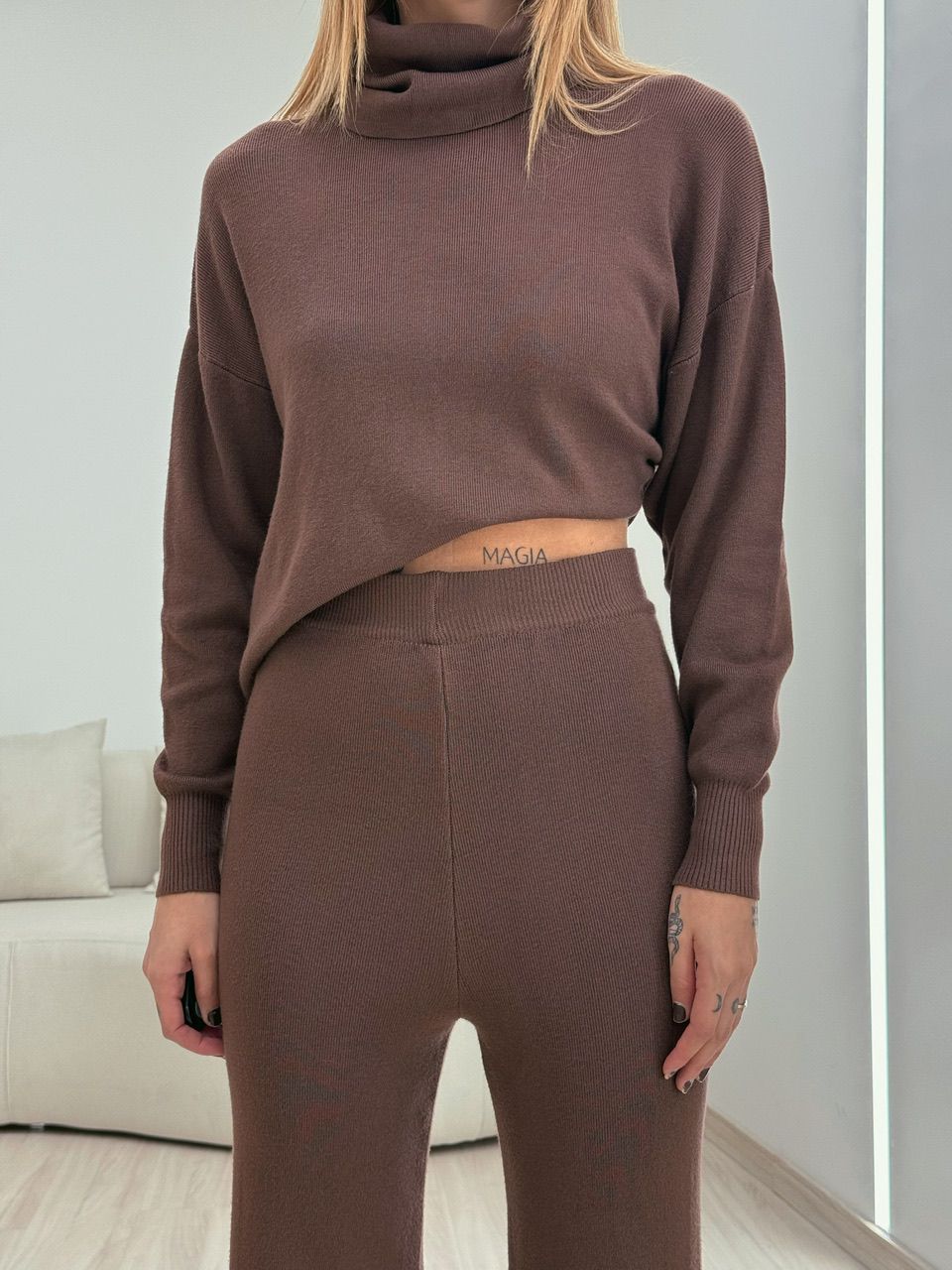 CONJUNTO MODAL GOLA ALTA MARROM