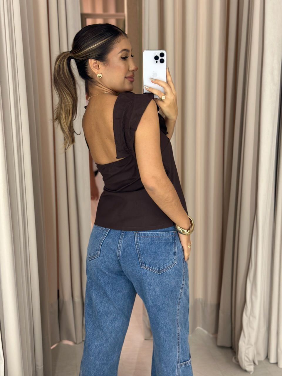 BLUSA TATIANA BABADO ASSIMÉTRICO MARROM