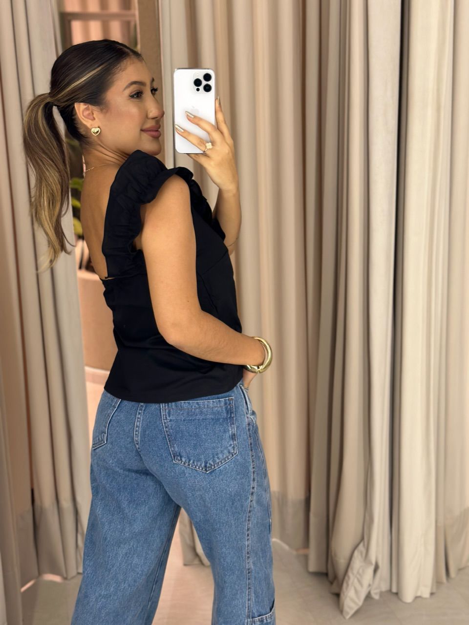 BLUSA TATIANA BABADO ASSIMÉTRICO PRETA