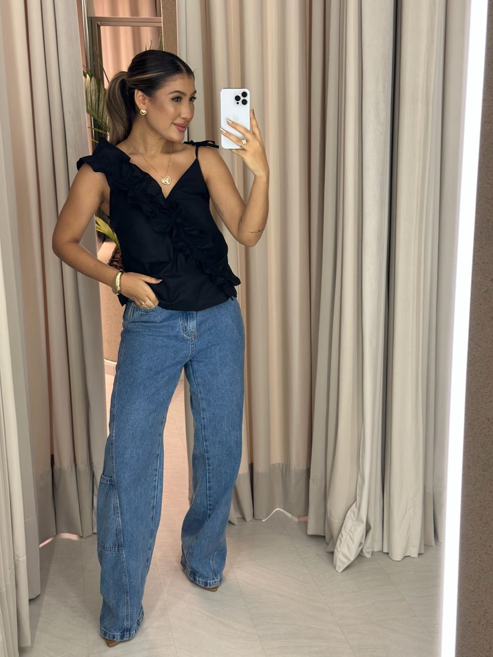 BLUSA TATIANA BABADO ASSIMÉTRICO PRETA
