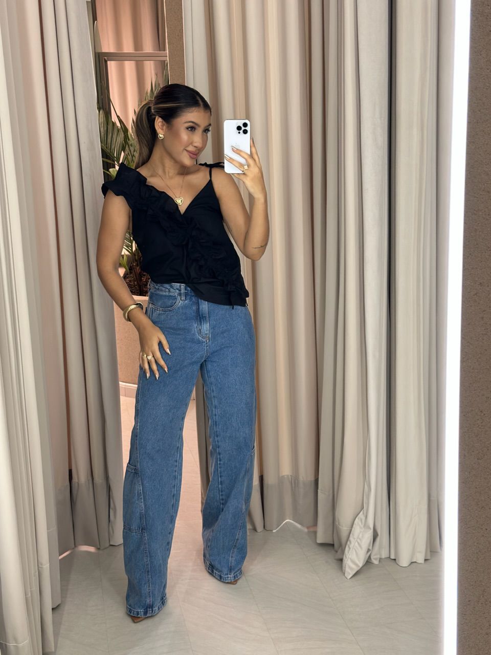 BLUSA TATIANA BABADO ASSIMÉTRICO PRETA