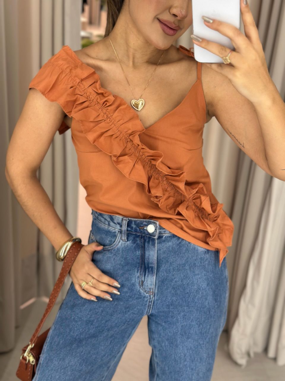 BLUSA TATIANA BABADO ASSIMÉTRICO TERRA COTA 
