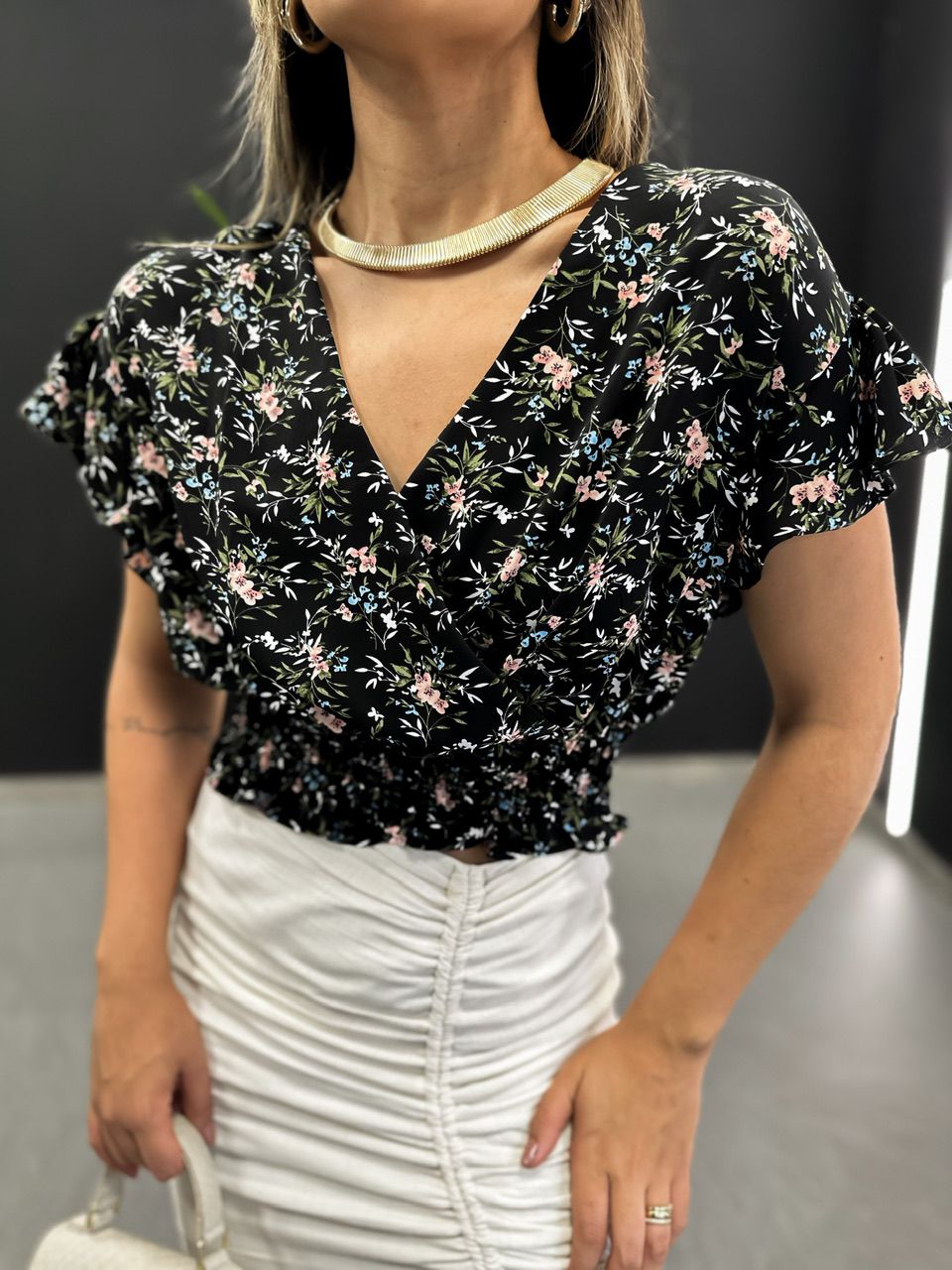 BLUSA LAURA FLORES PRETA