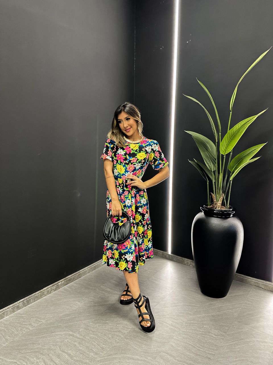 VESTIDO FLOR MIDI PRETO