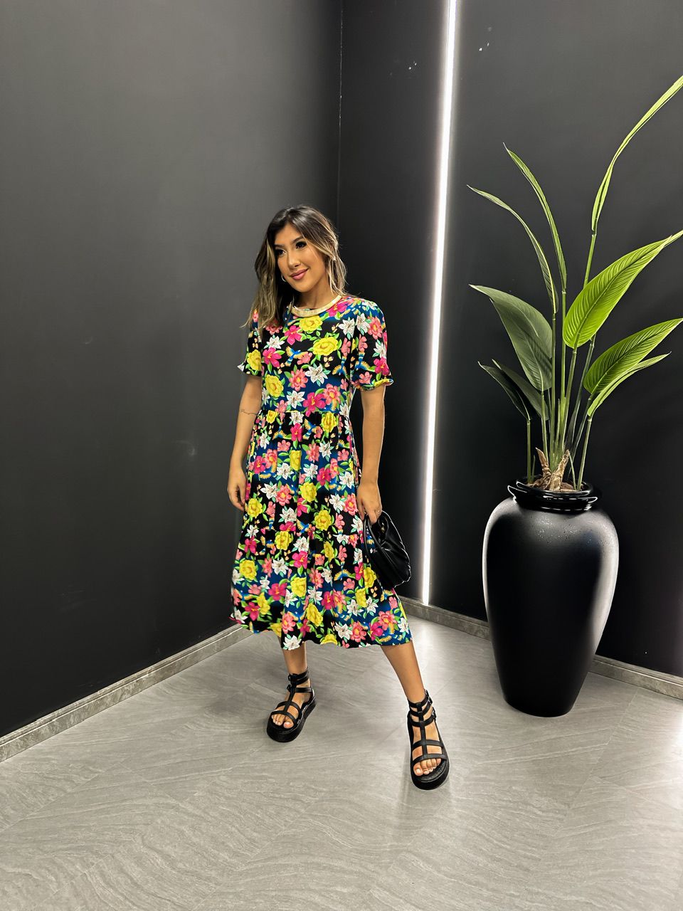 VESTIDO FLOR MIDI PRETO