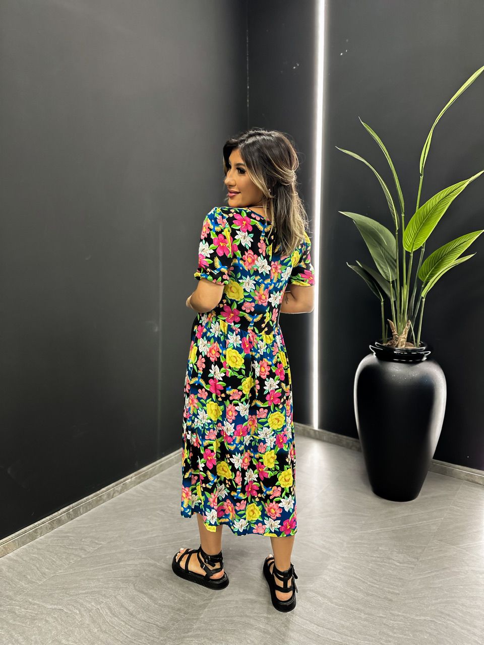 VESTIDO FLOR MIDI PRETO