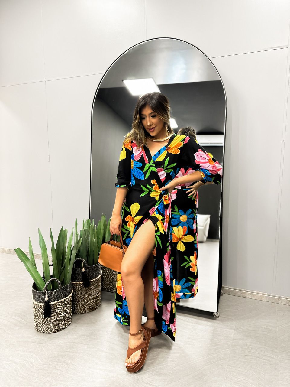 VESTIDO FLORES COLOR PRETO