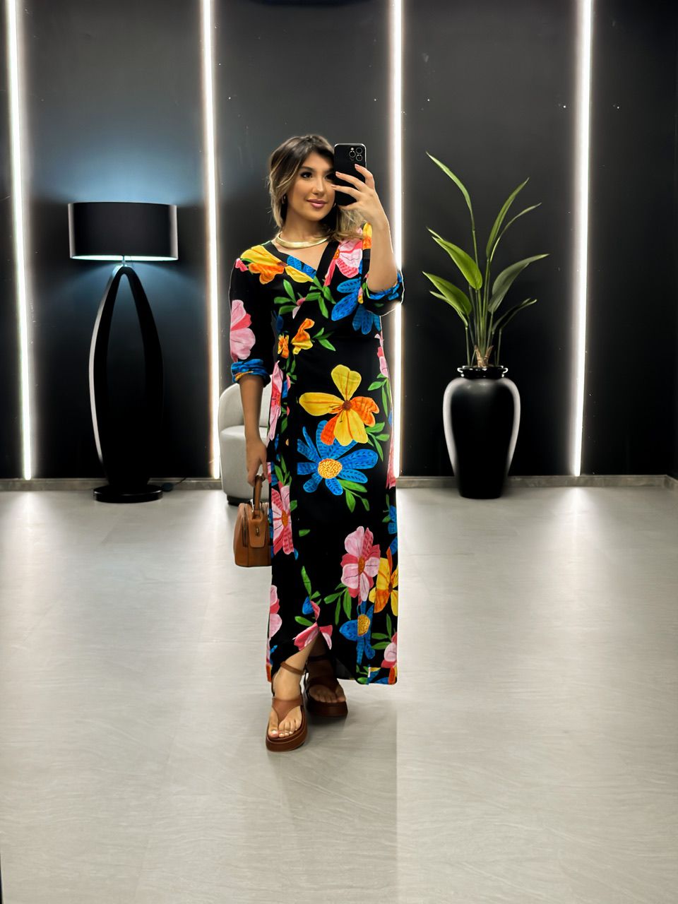 VESTIDO FLORES COLOR PRETO