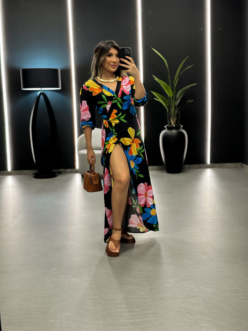 VESTIDO FLORES COLOR PRETO
