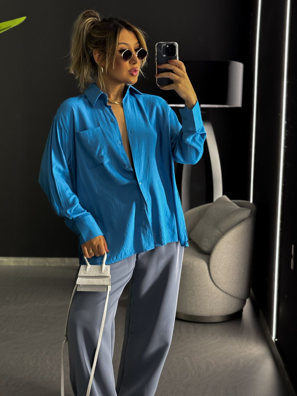 CAMISA BEATRIZ ABERTURA LATERAL AZUL - 0046940109 - CAROLLA FERRARO