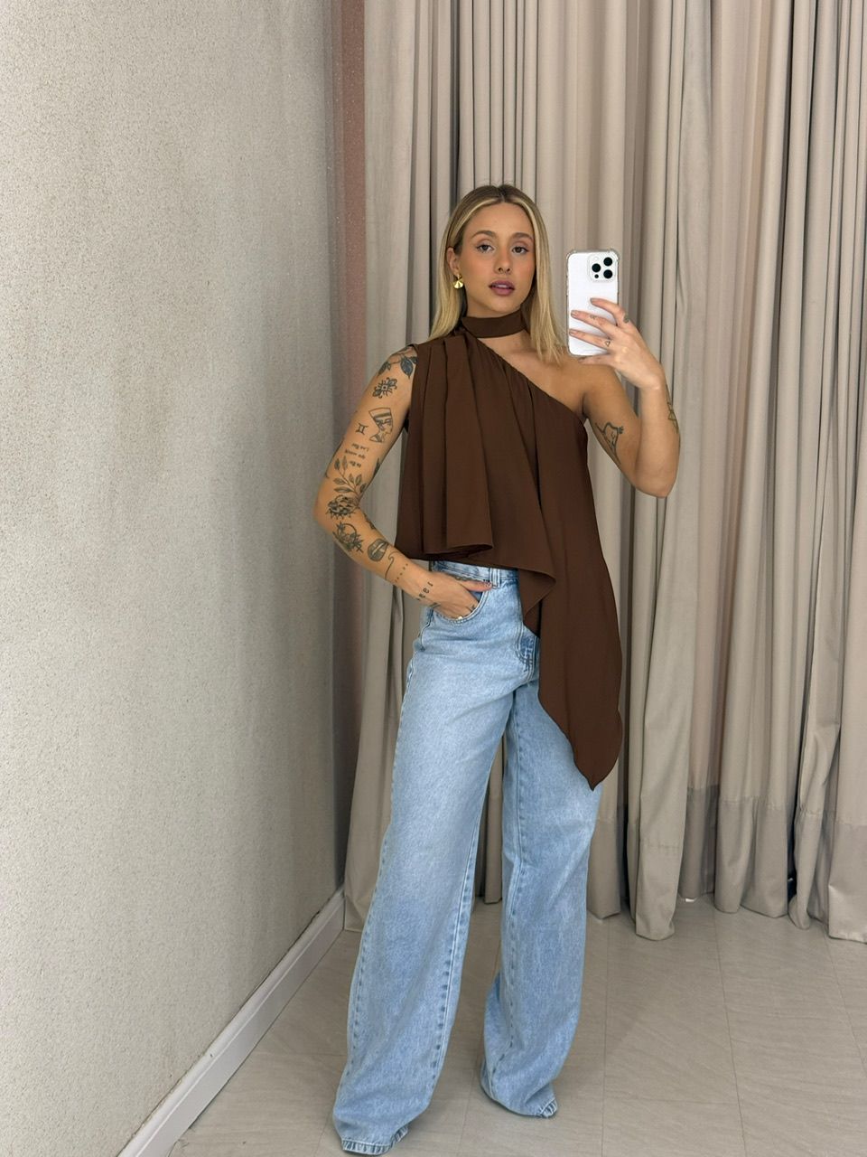 BLUSA ZOE GOLA ASSIMÉTRICA MARROM