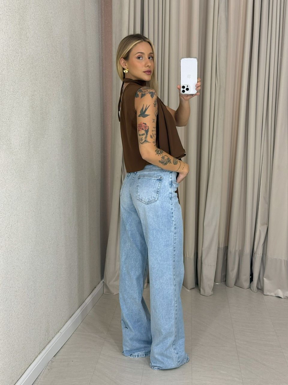 BLUSA ZOE GOLA ASSIMÉTRICA MARROM
