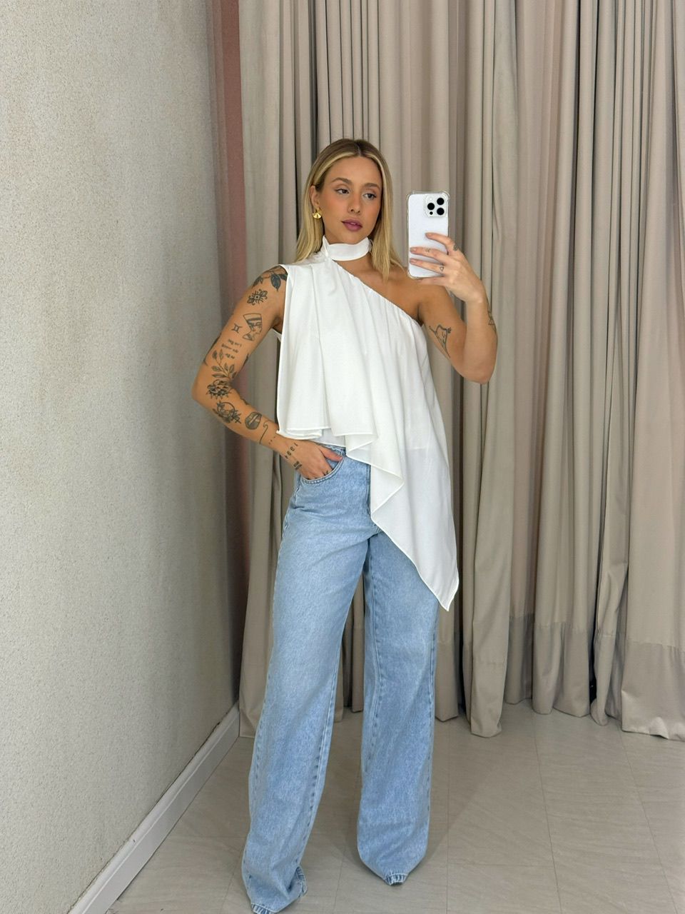 BLUSA ZOE GOLA ASSIMÉTRICA off